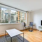 Mysquare Comfy One Bed Apartment In Canary Wharf London
