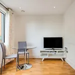 Mysquare Comfy One Bed Apartment In Canary Wharf London